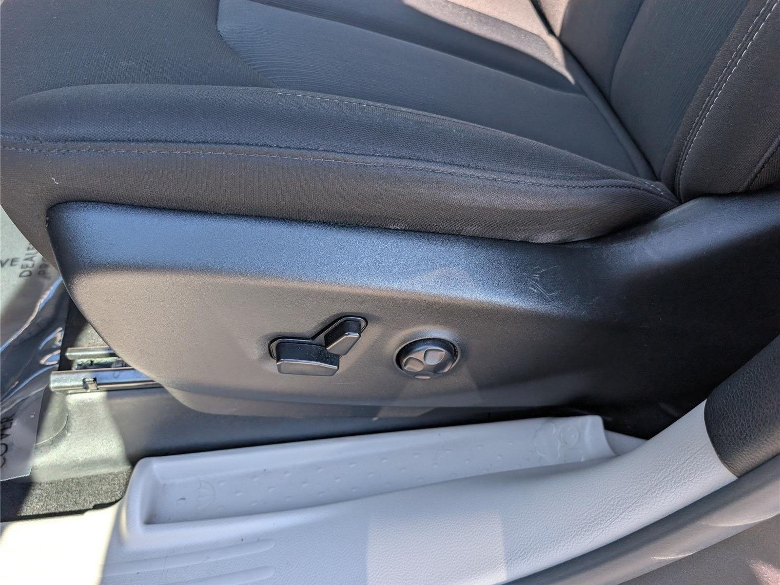 Used 2023 Chrysler Voyager LX FWD image 21