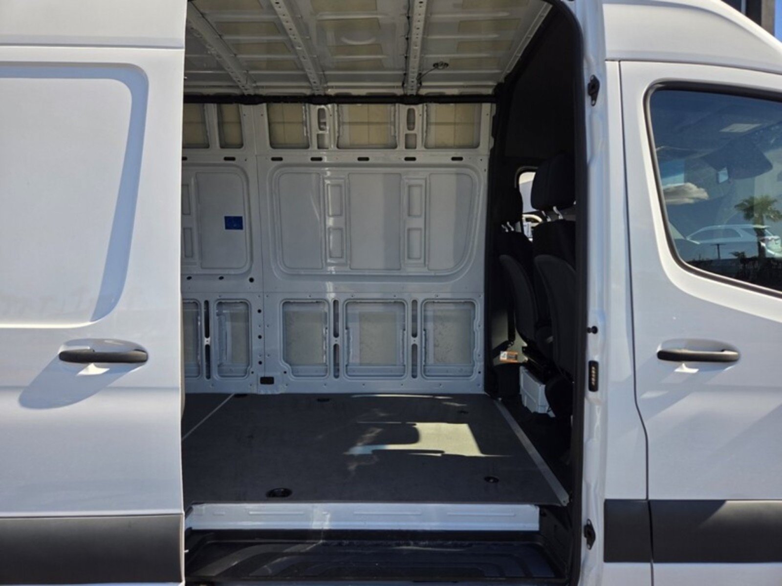 Used 2024 Mercedes-Benz Sprinter 4500 image 15