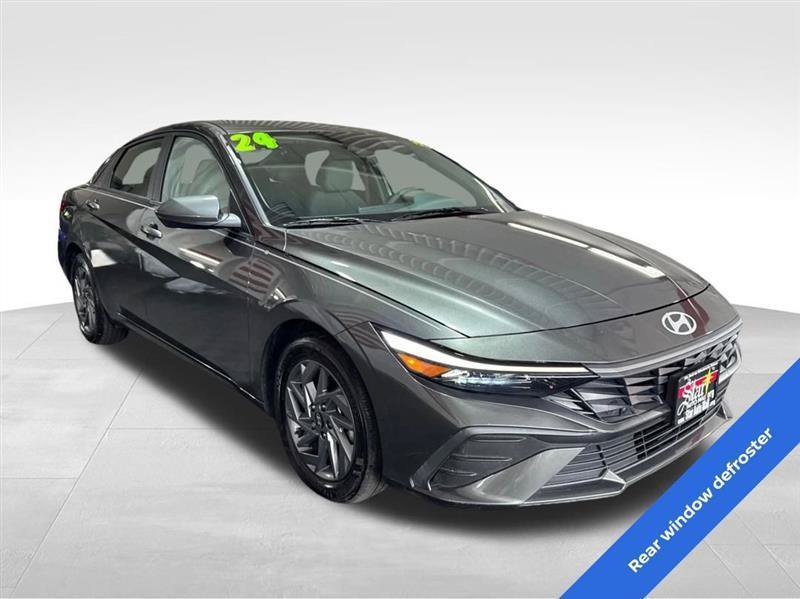 Used 2024 Hyundai Elantra Blue FWD image 3