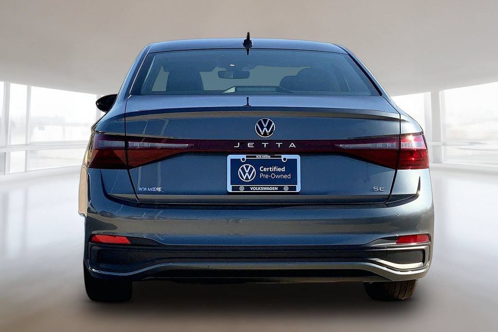 Certified 2025 Volkswagen Jetta SE FWD image 4