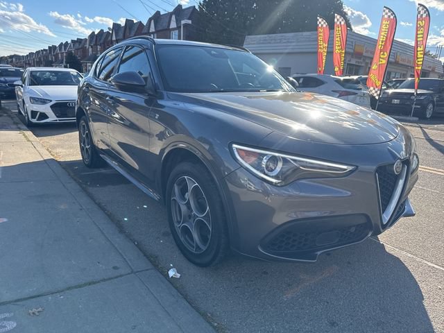 Used 2023 Alfa Romeo Stelvio Ti AWD/4WD image 7