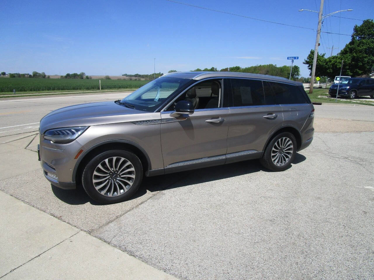 Used 2020 Lincoln Aviator Reserve w/ Equipment Group 201A AWD/4WD image 2