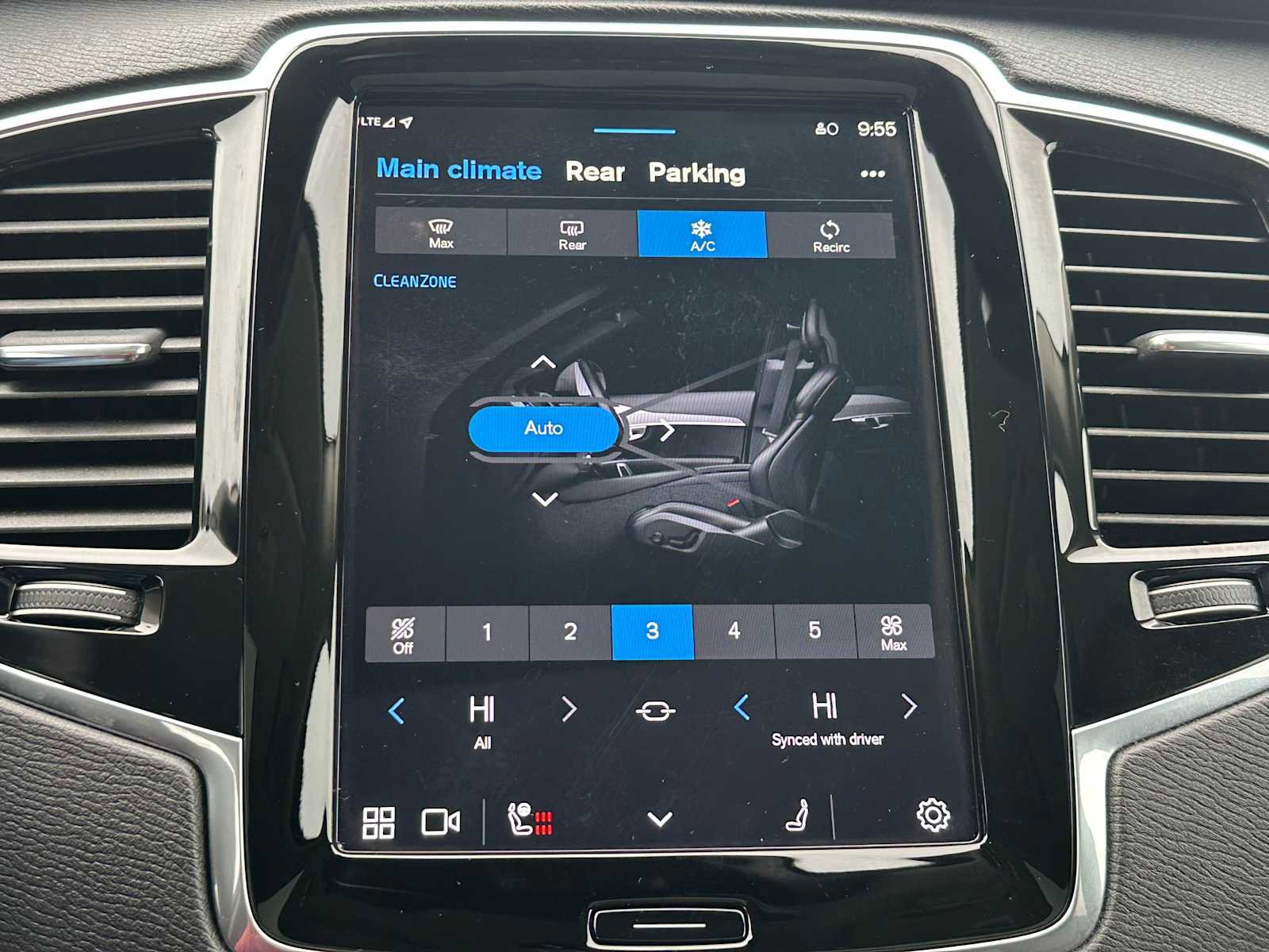 Certified 2025 Volvo XC90 B6 Plus image 28