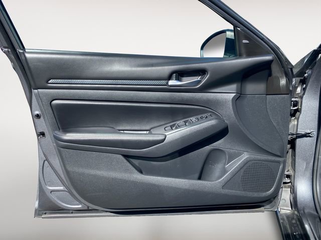 Used 2024 Nissan Altima 2.5 SV image 16