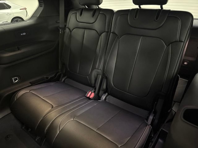 Used 2024 Jeep Grand Cherokee L Limited AWD/4WD image 16