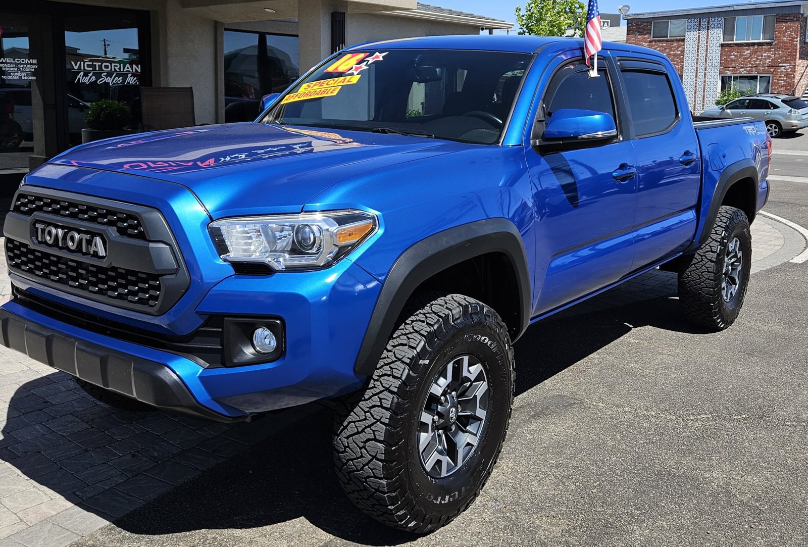 Used 2016 Toyota Tacoma TRD Off-Road w/ Towing Package AWD/4WD image 3