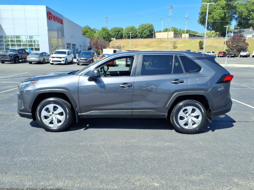 Certified 2024 Toyota RAV4 LE FWD image 21