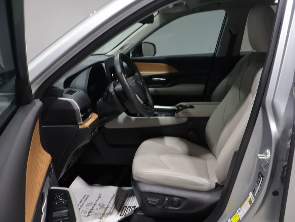 Certified 2024 Toyota Grand Highlander Platinum image 11