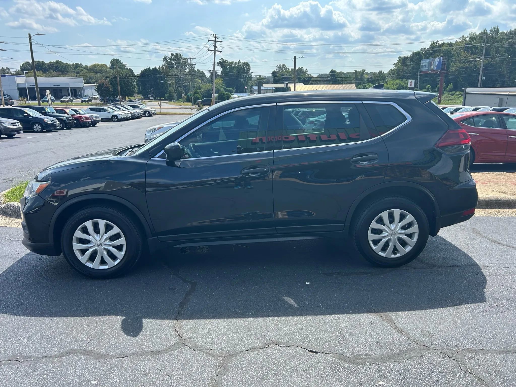 Used 2018 Nissan Rogue S image 4