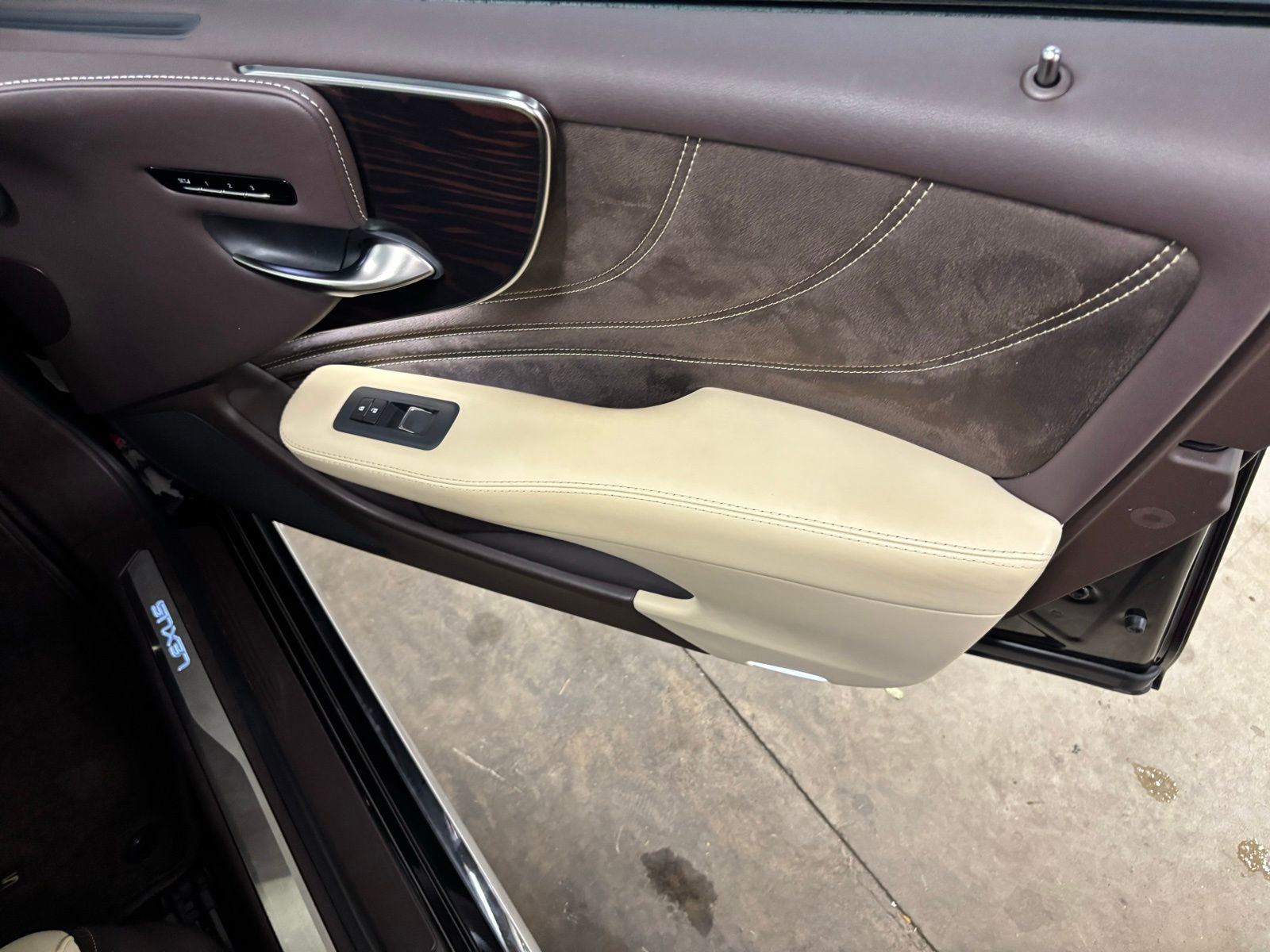 Used 2018 Lexus LS 500 w/ Luxury Package RWD image 22
