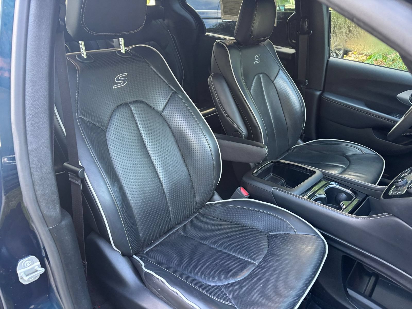 Used 2025 Chrysler Pacifica Limited FWD image 40