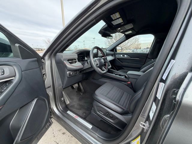 Used 2025 Ford Explorer ST-Line w/ ST-Line Street Pack image 10
