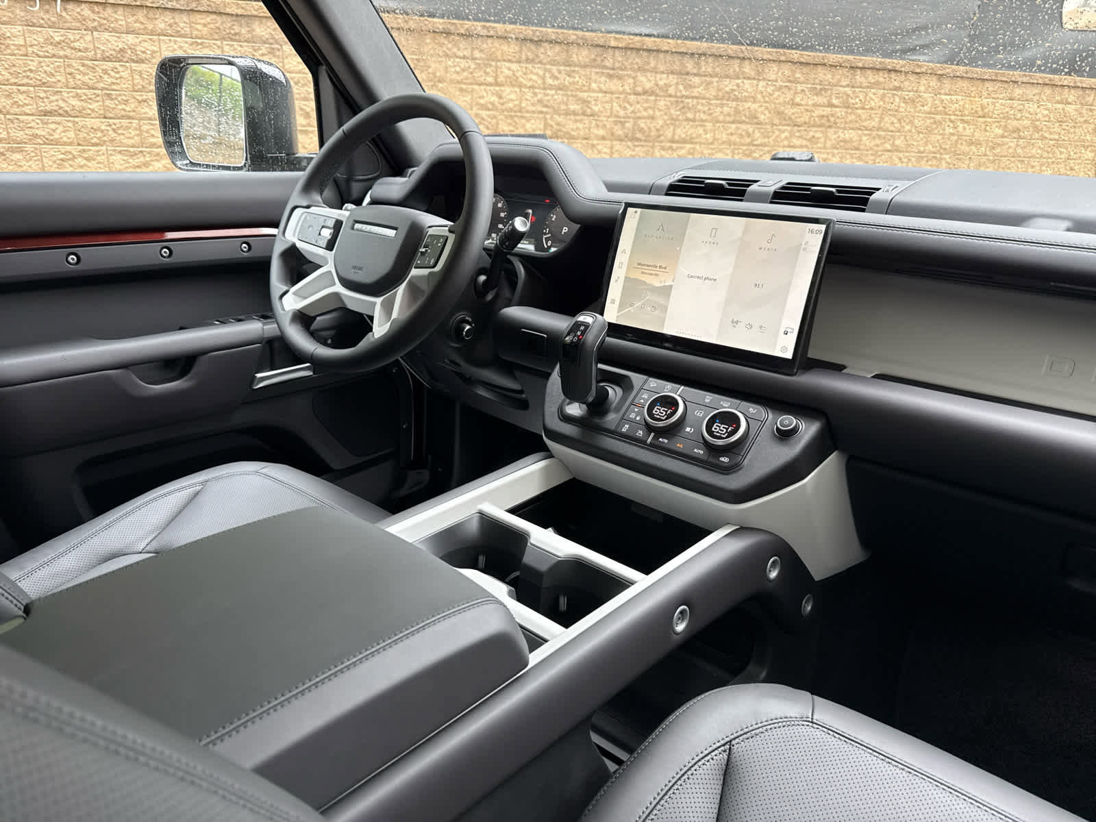 Used 2025 Land Rover Defender 130 S image 11