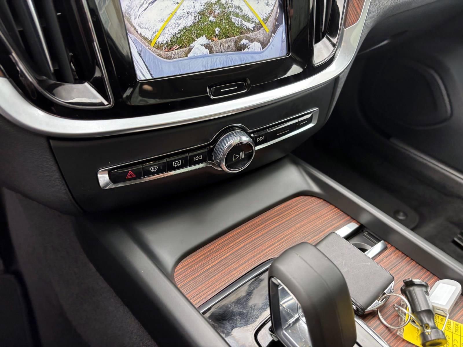 Used 2025 Volvo V60 B5 Cross Country Plus image 19