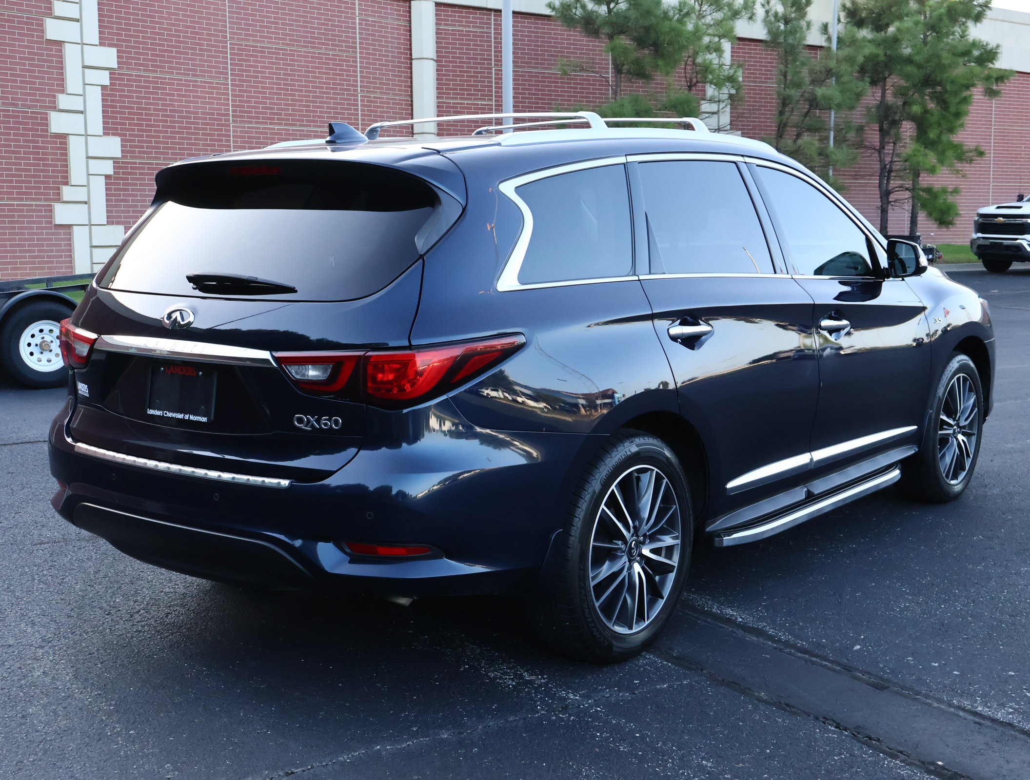 Used 2018 INFINITI QX60 FWD w/ Deluxe Technology Package image 36