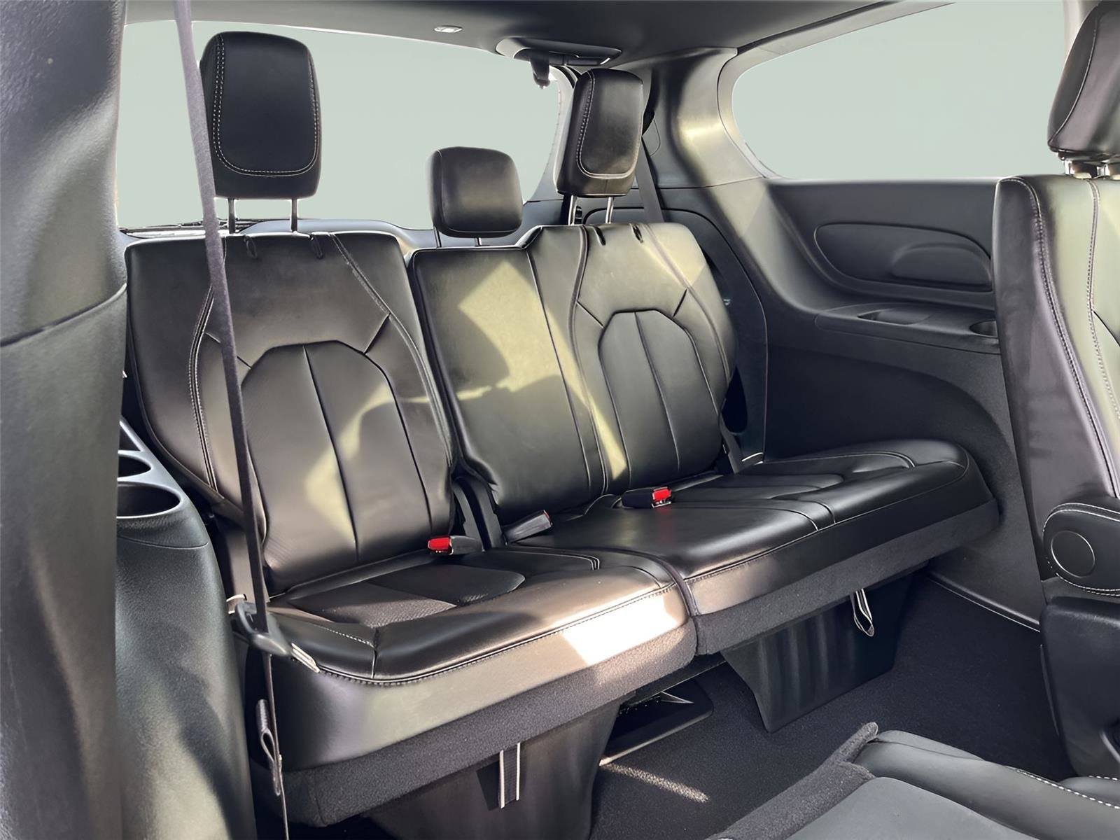 Used 2024 Chrysler Pacifica Touring-L w/ S Appearance Package image 28