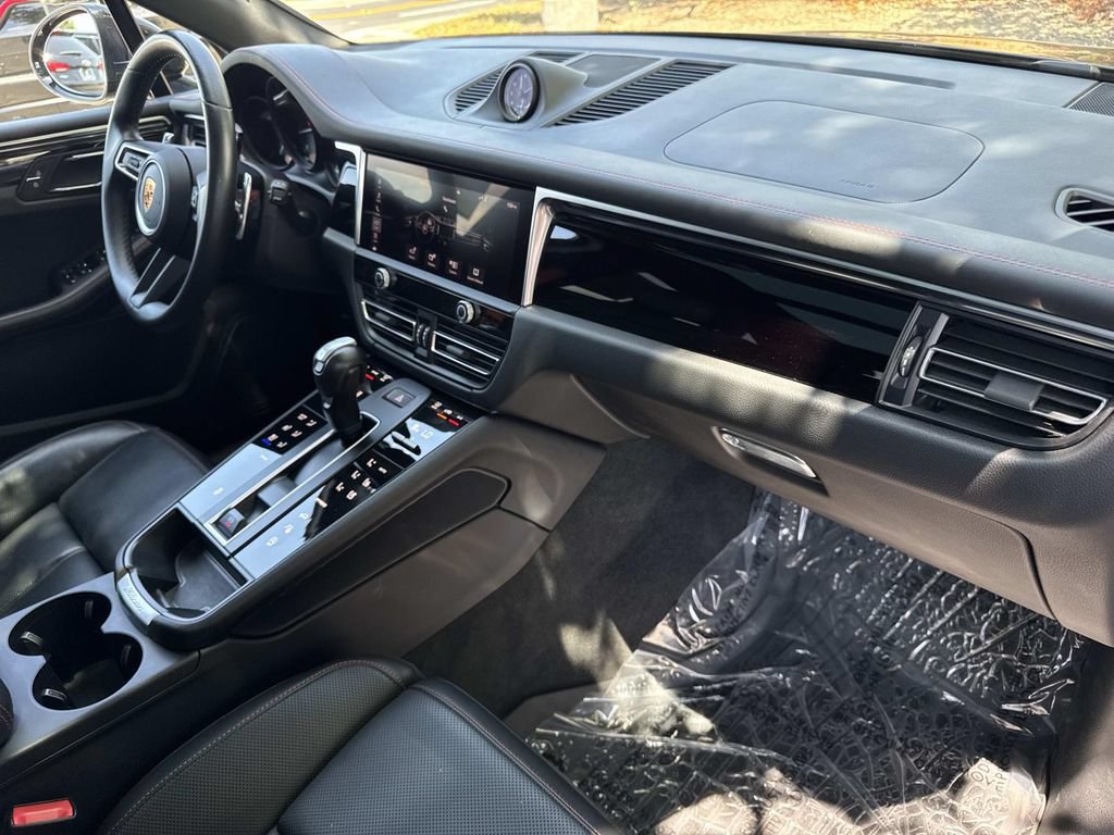 Used 2023 Porsche Macan Turbo AWD/4WD image 29