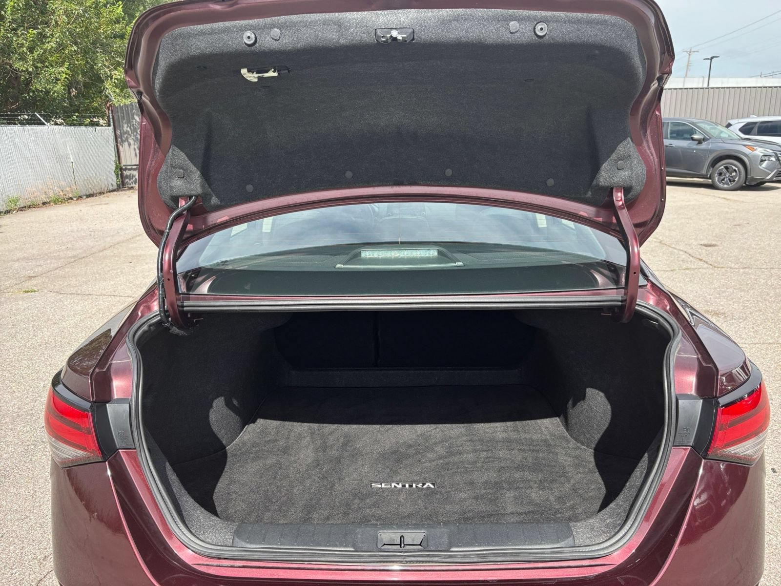 Used 2025 Nissan Sentra SV FWD image 30
