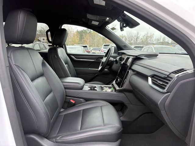 Used 2024 GMC Acadia Elevation image 21