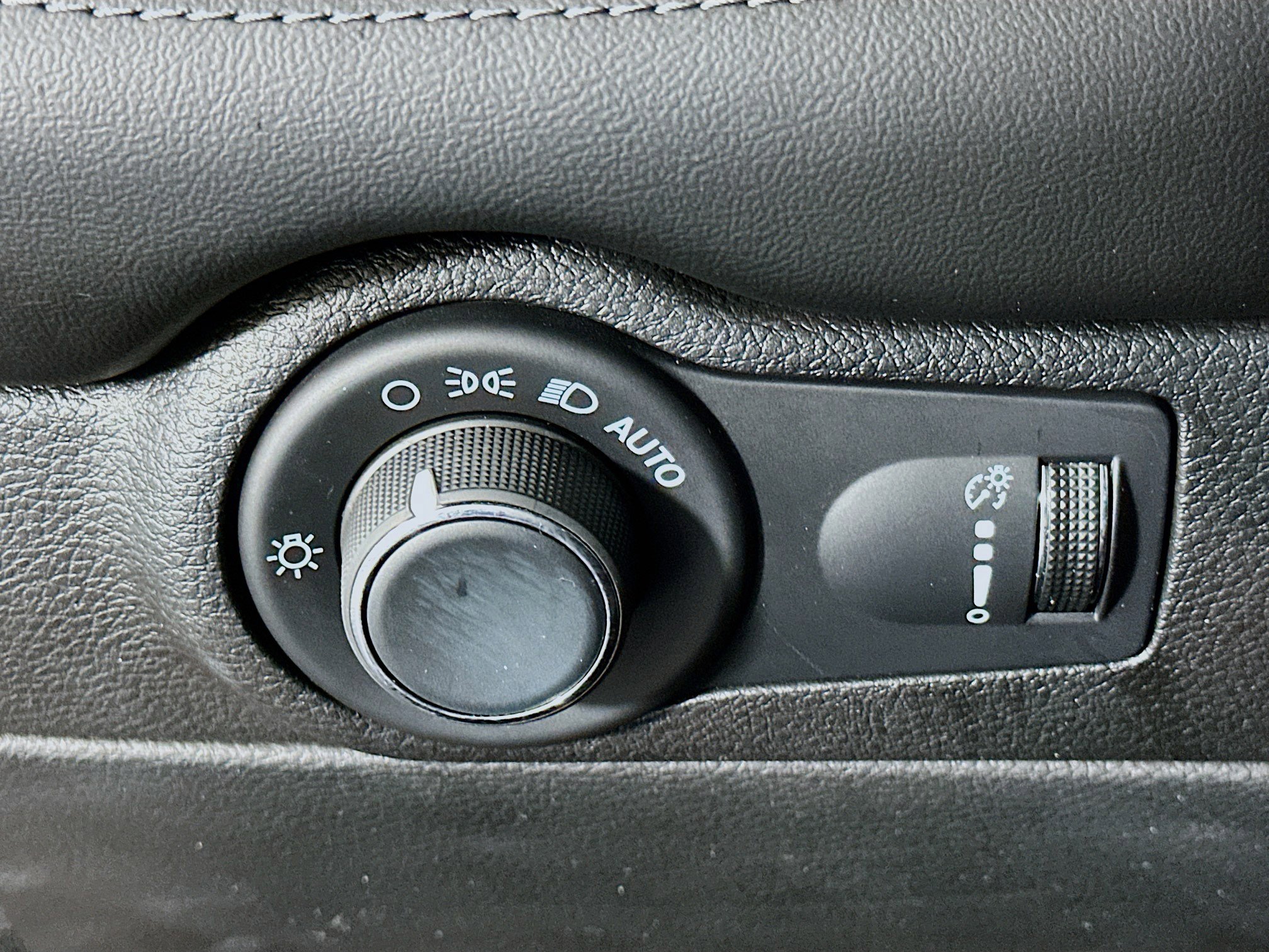 Used 2024 Dodge Durango SXT image 17