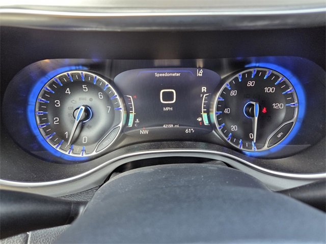 Used 2025 Chrysler Pacifica Limited image 39