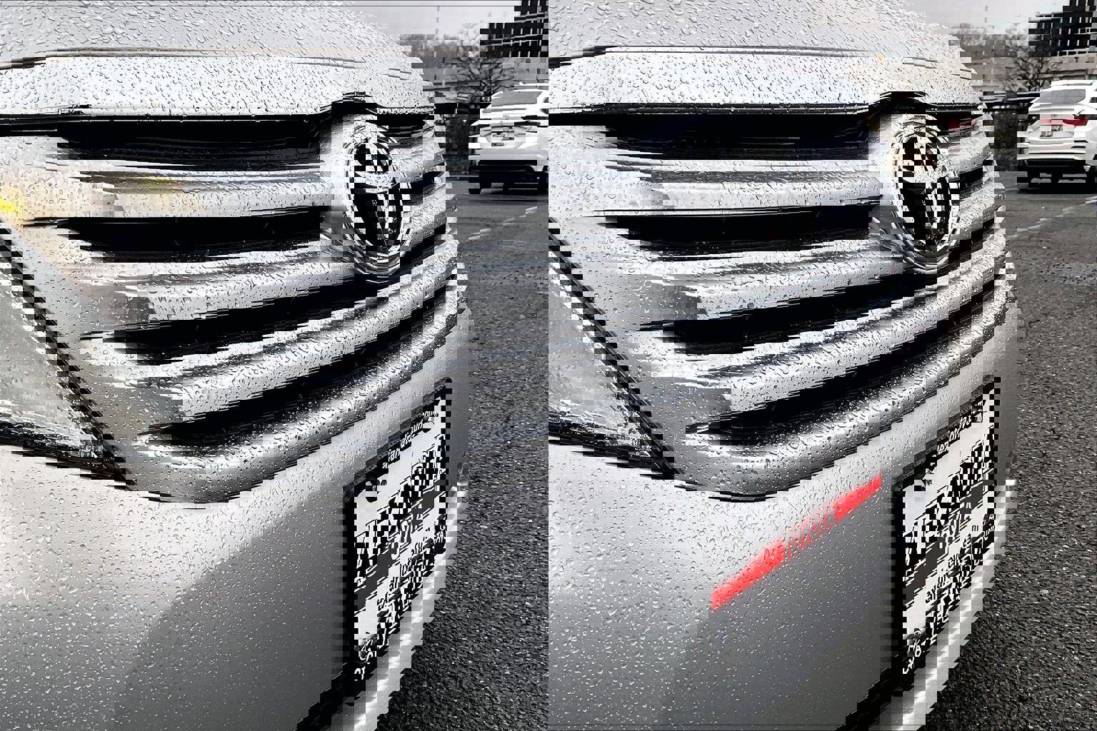 Used 2012 Toyota Avalon Limited image 28