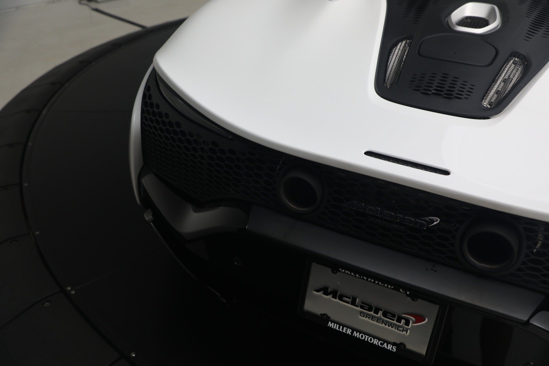 Used 2023 McLaren Artura RWD image 31