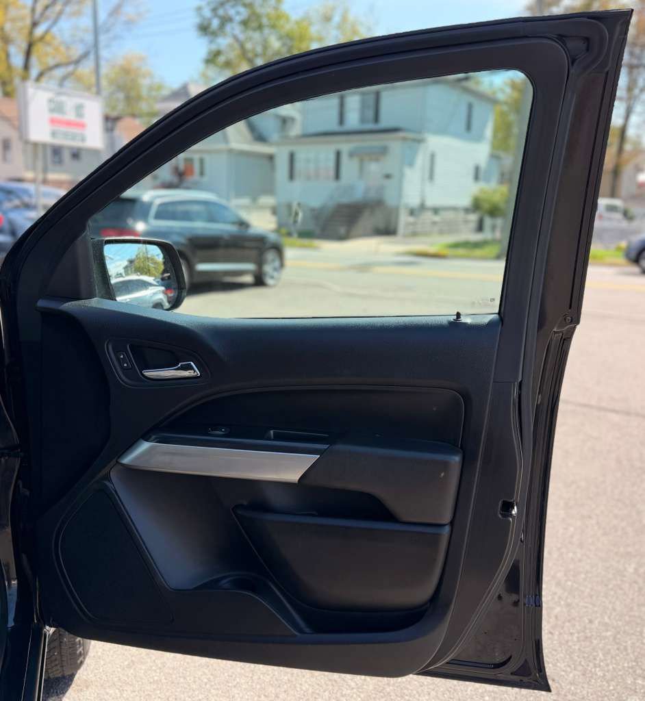 Used 2020 Chevrolet Colorado LT AWD/4WD image 28