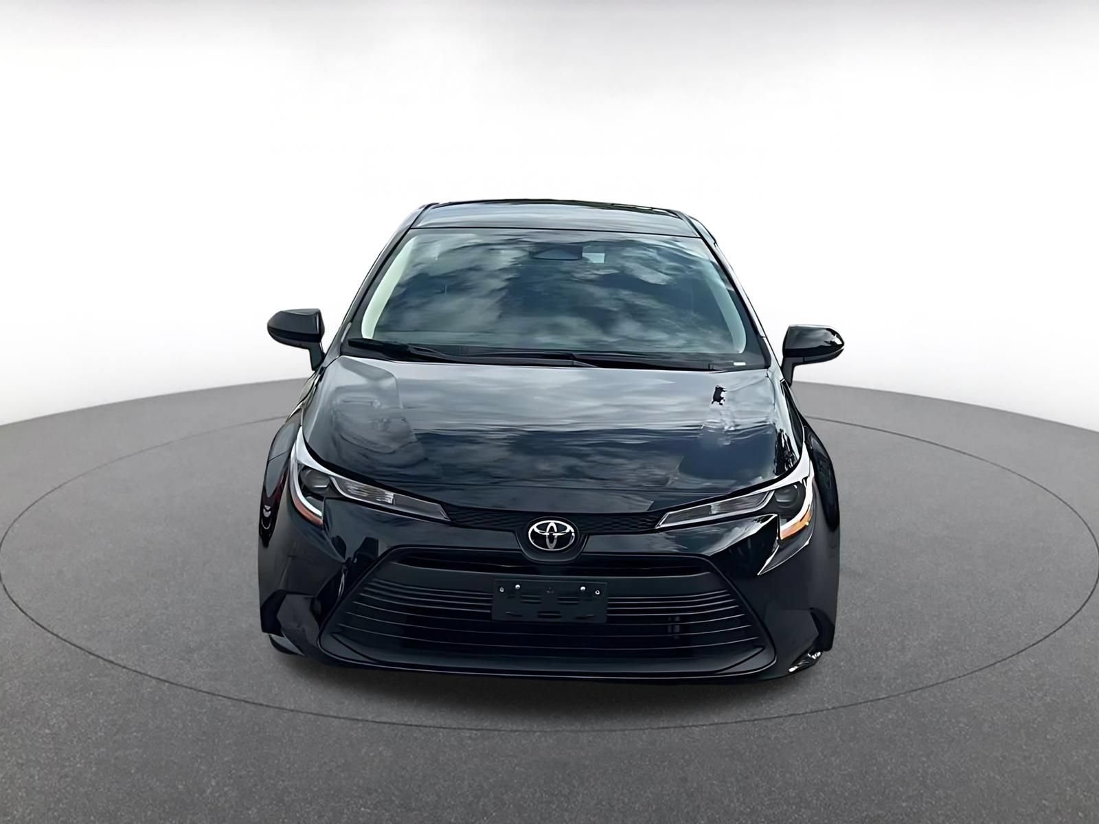 Used 2025 Toyota Corolla LE FWD image 3