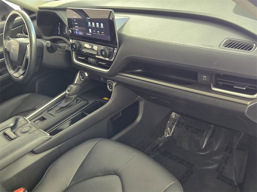 Used 2024 Toyota Grand Highlander FWD image 16