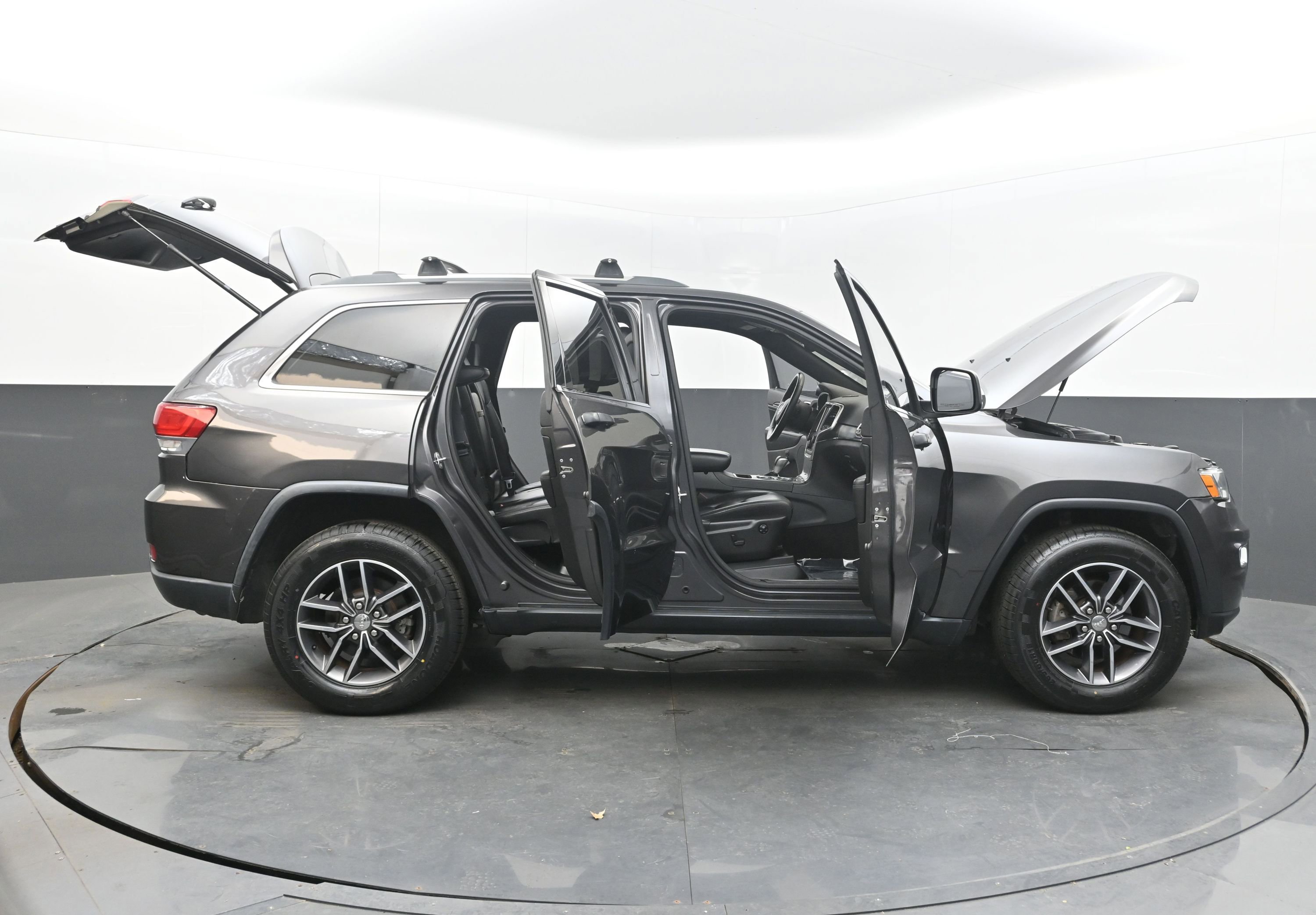 Used 2018 Jeep Grand Cherokee Limited image 41