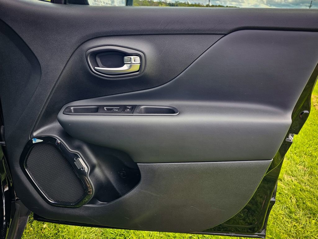 Certified 2022 Jeep Renegade Altitude w/ Convenience Group AWD/4WD image 41