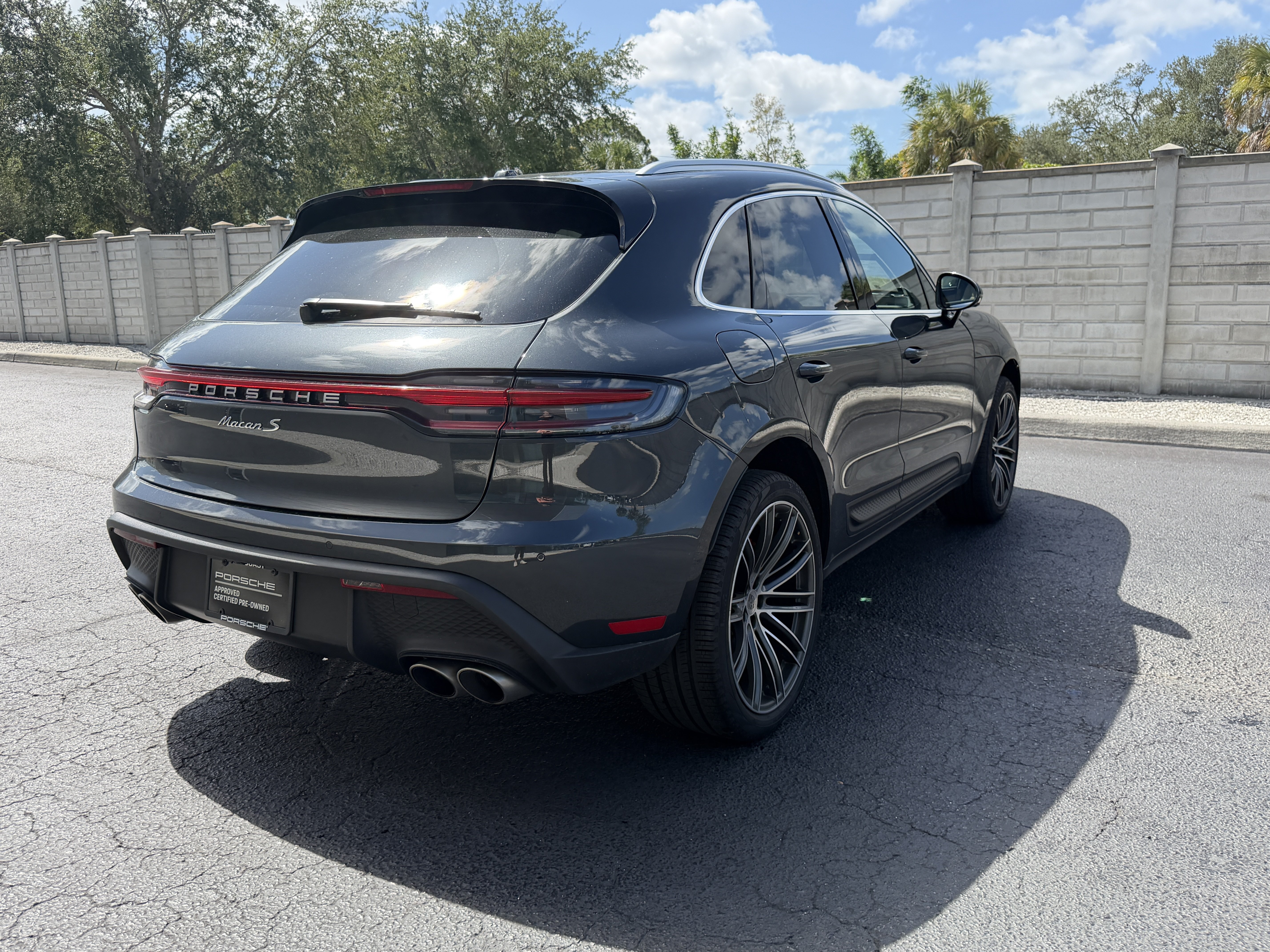 Certified 2024 Porsche Macan S AWD/4WD image 6