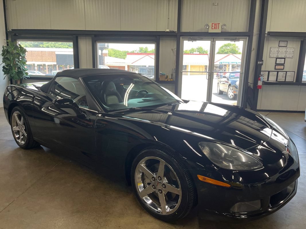 Used 2007 Chevrolet Corvette Coupe w/ Preferred Equipment Group RWD image 21