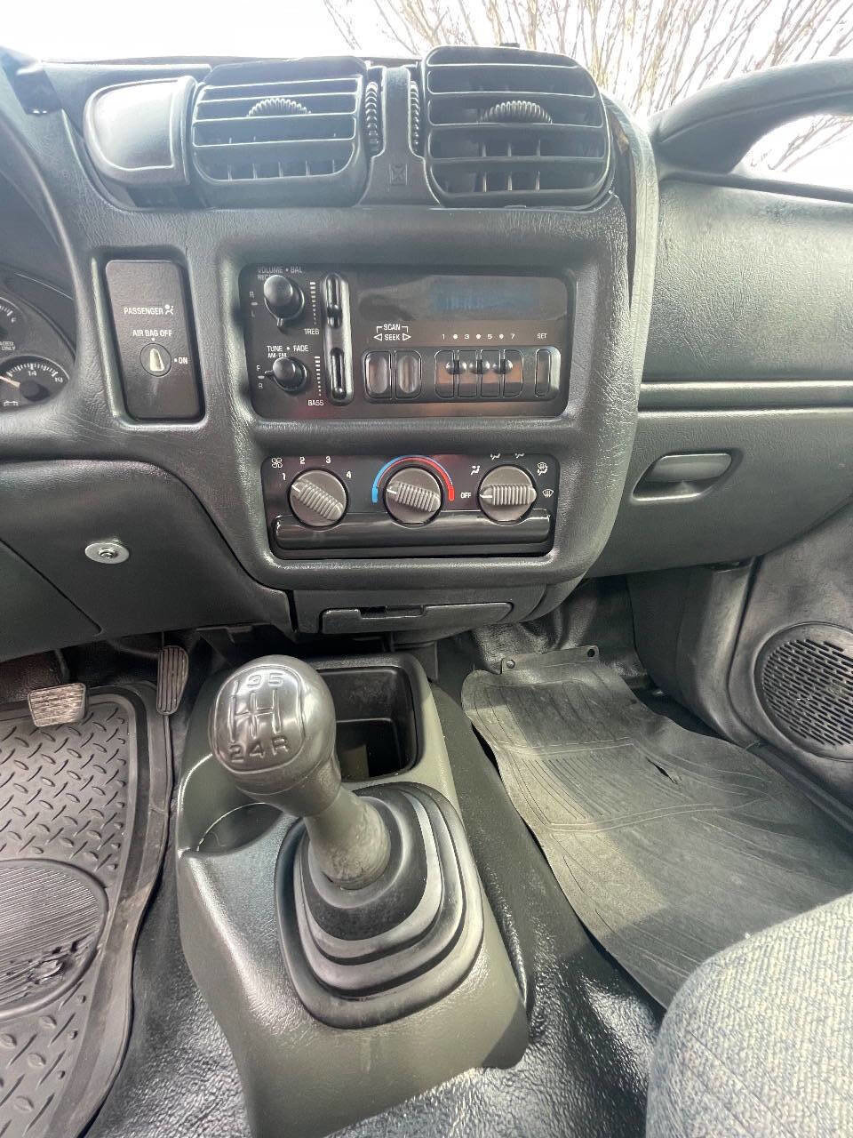 Used 1999 Chevrolet S10 Pickup 2WD Regular Cab image 15