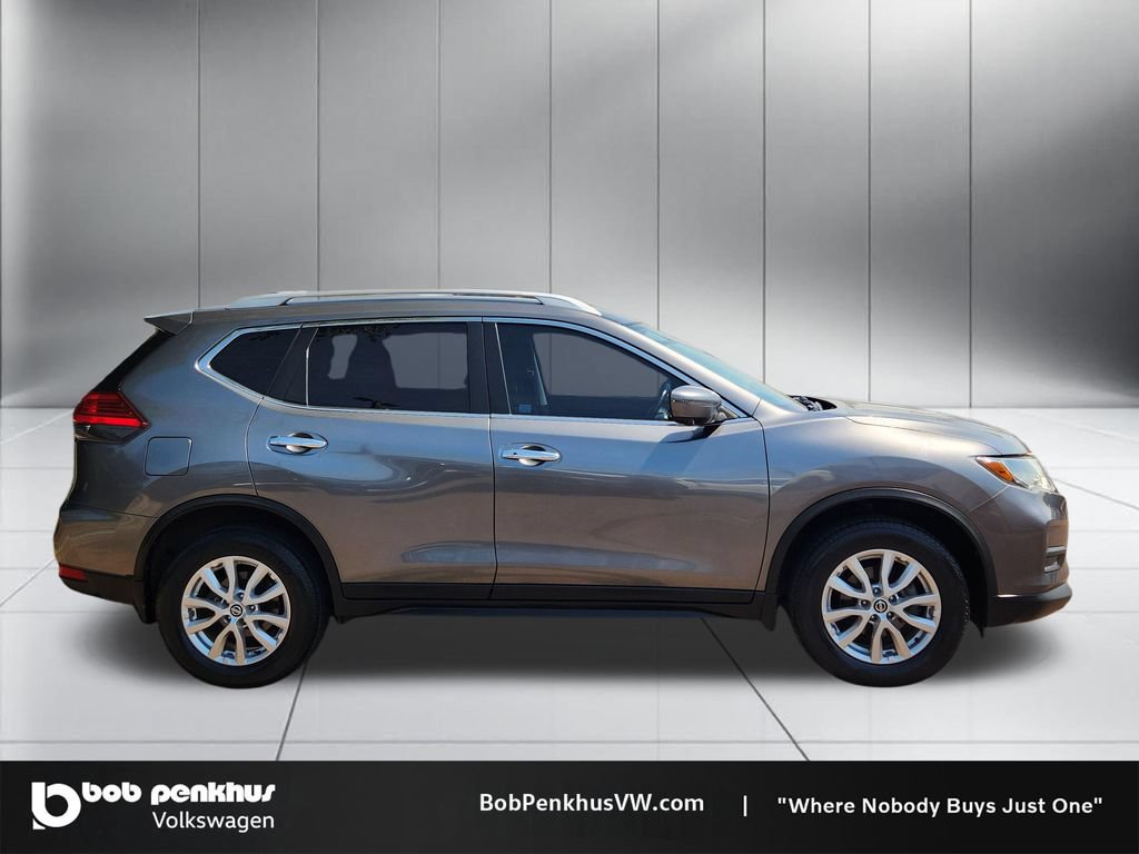 Used 2017 Nissan Rogue SV w/ SV Premium Package AWD/4WD image 24