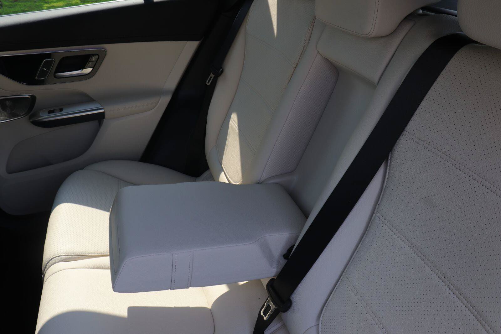 Used 2024 Mercedes-Benz GLC 300 4MATIC image 12