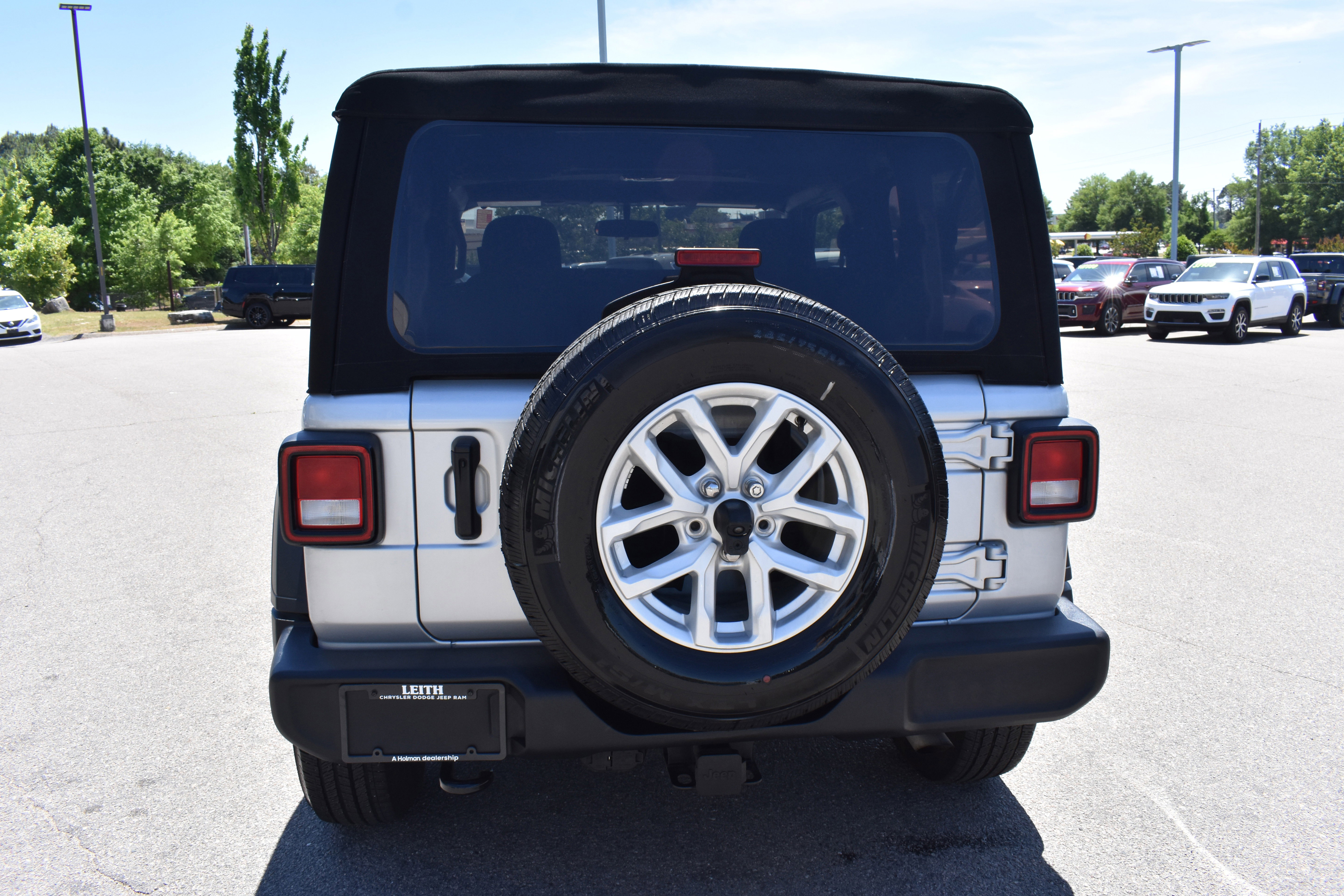 Used 2023 Jeep Wrangler Sport AWD/4WD image 16