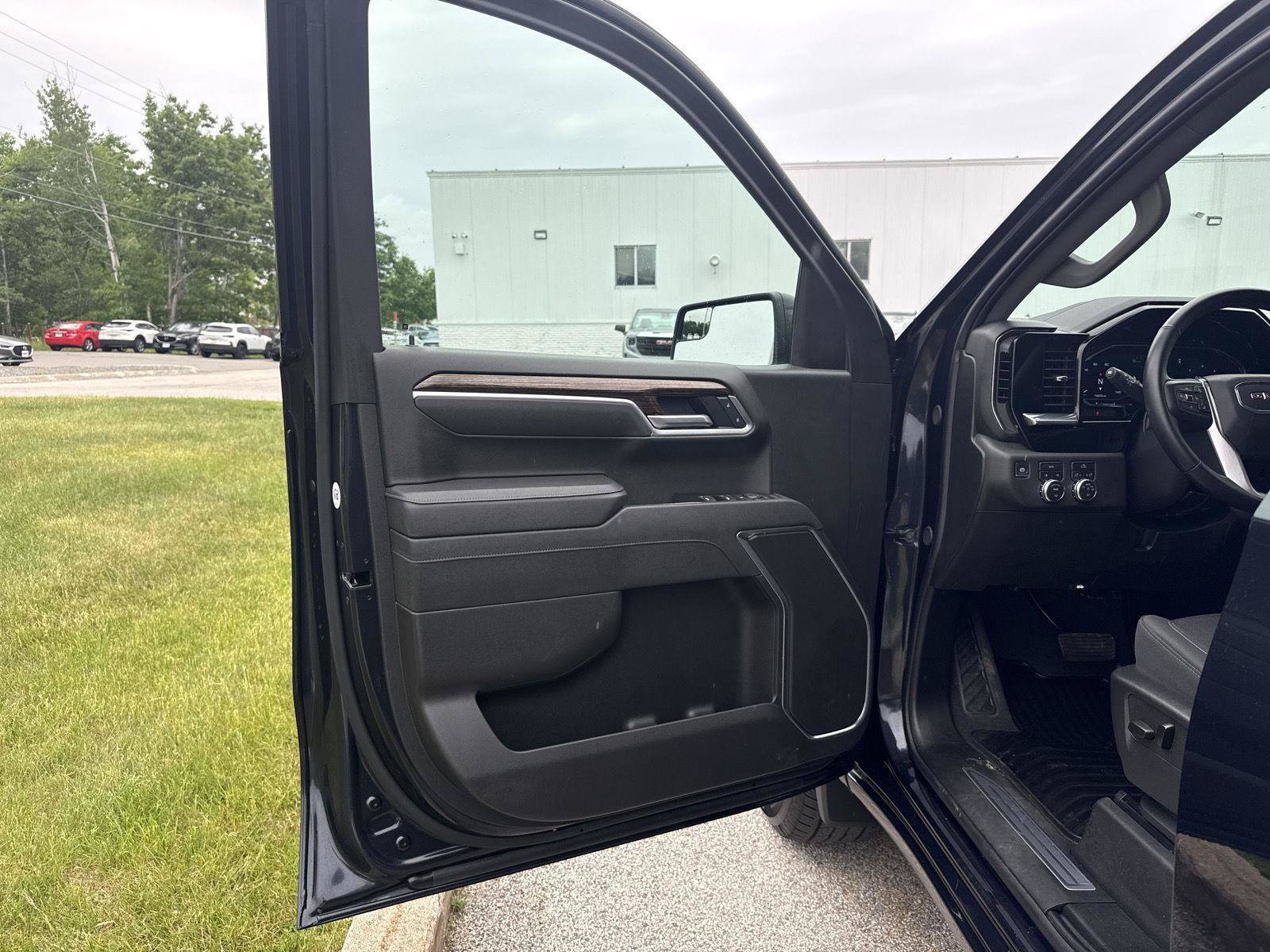 Used 2025 GMC Sierra 1500 Elevation AWD/4WD image 14