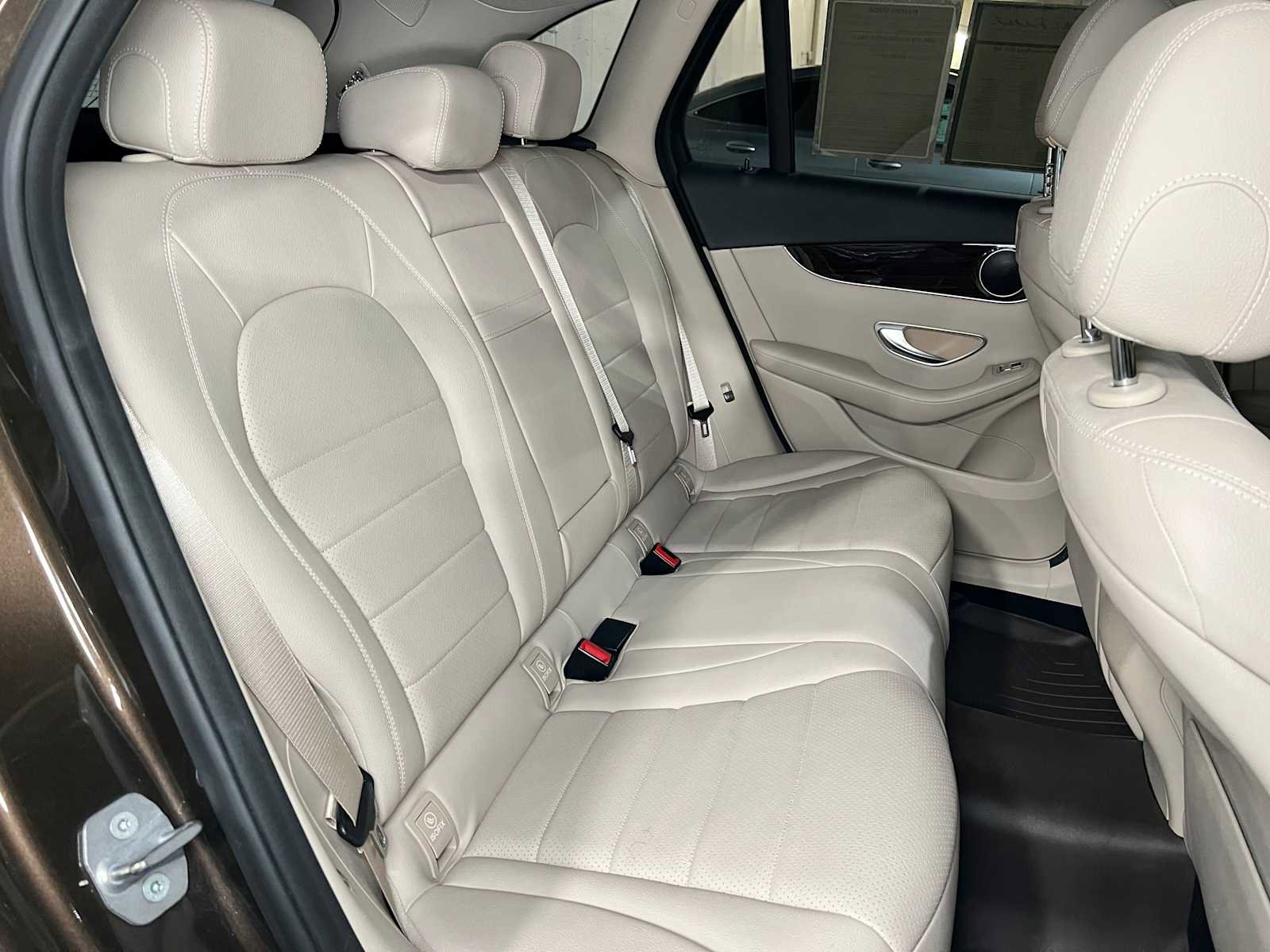 Used 2018 Mercedes-Benz GLC 300 image 12