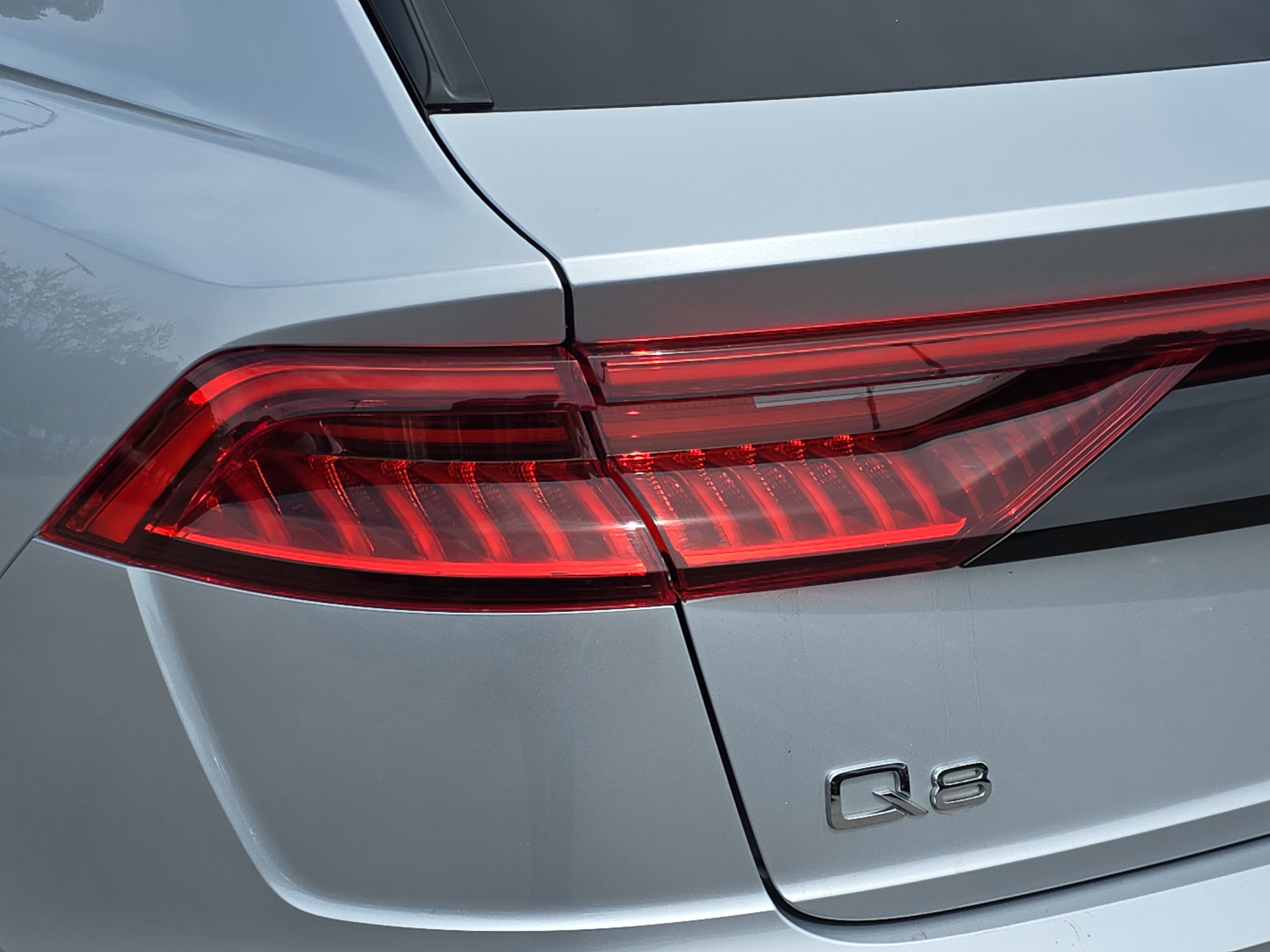 Used 2019 Audi Q8 Premium Plus AWD/4WD image 35