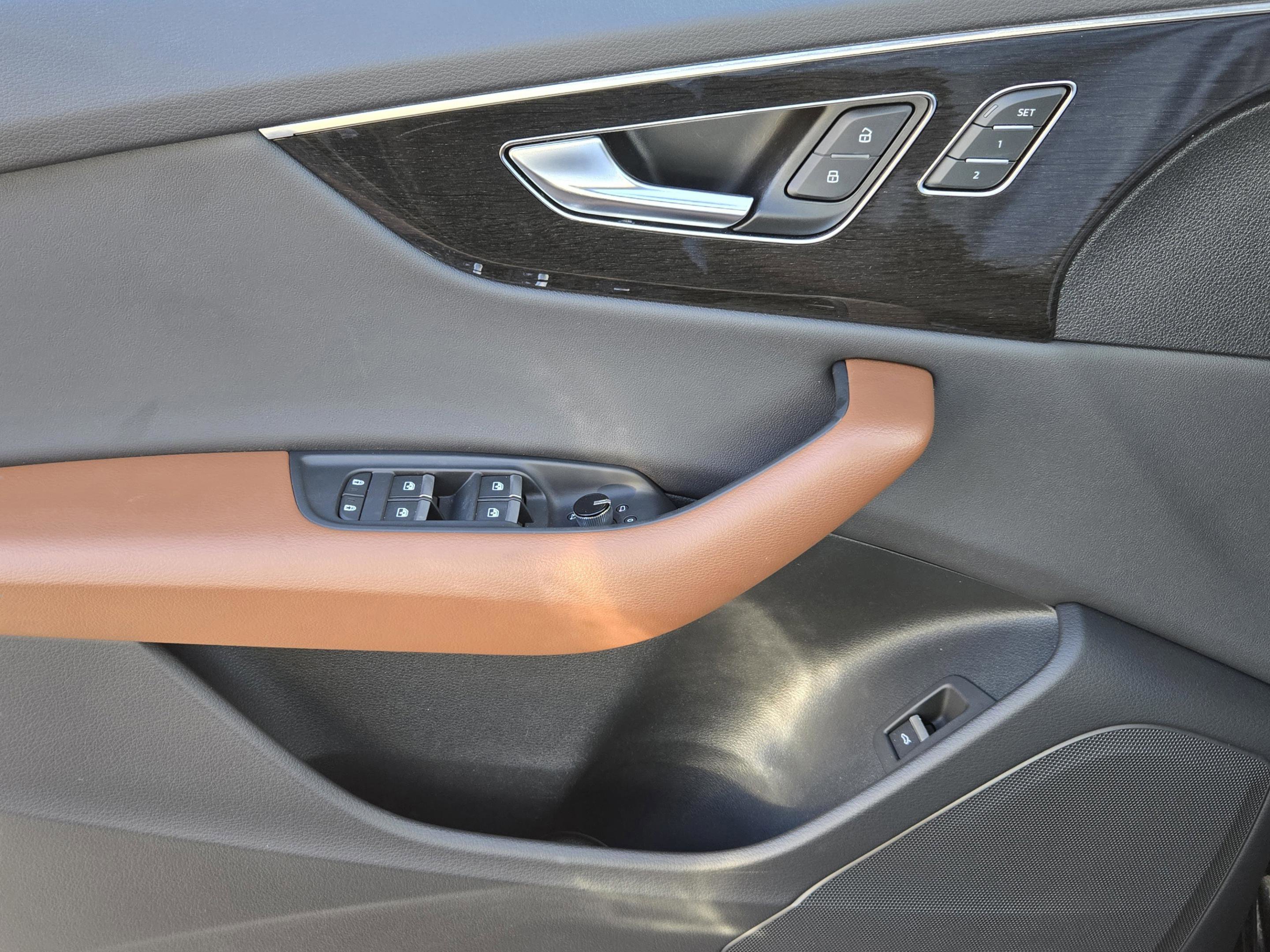 Used 2023 Audi Q8 Premium image 14