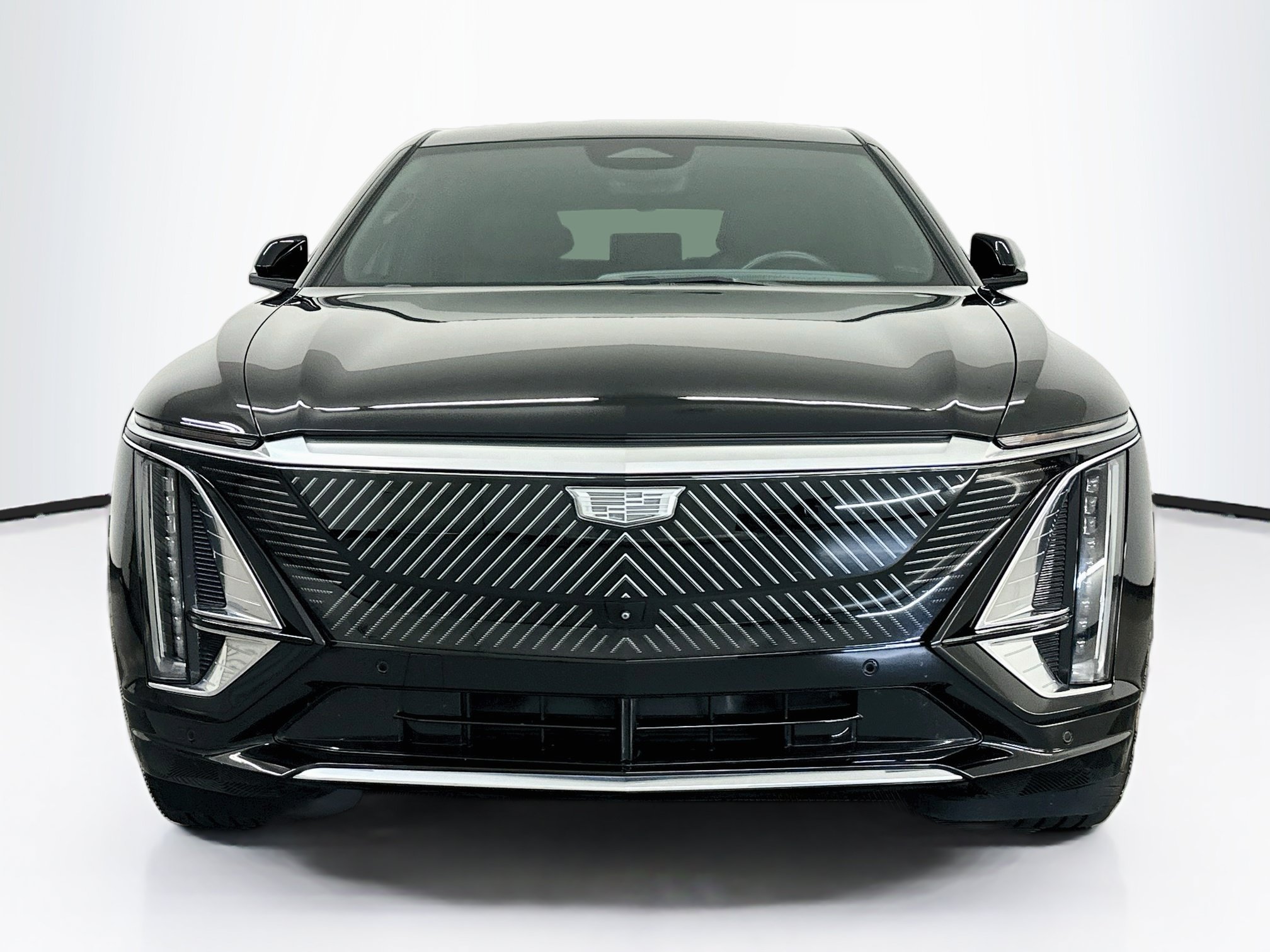 Used 2024 Cadillac Lyriq Luxury w/ LPO, Floor Liner Package AWD/4WD image 2