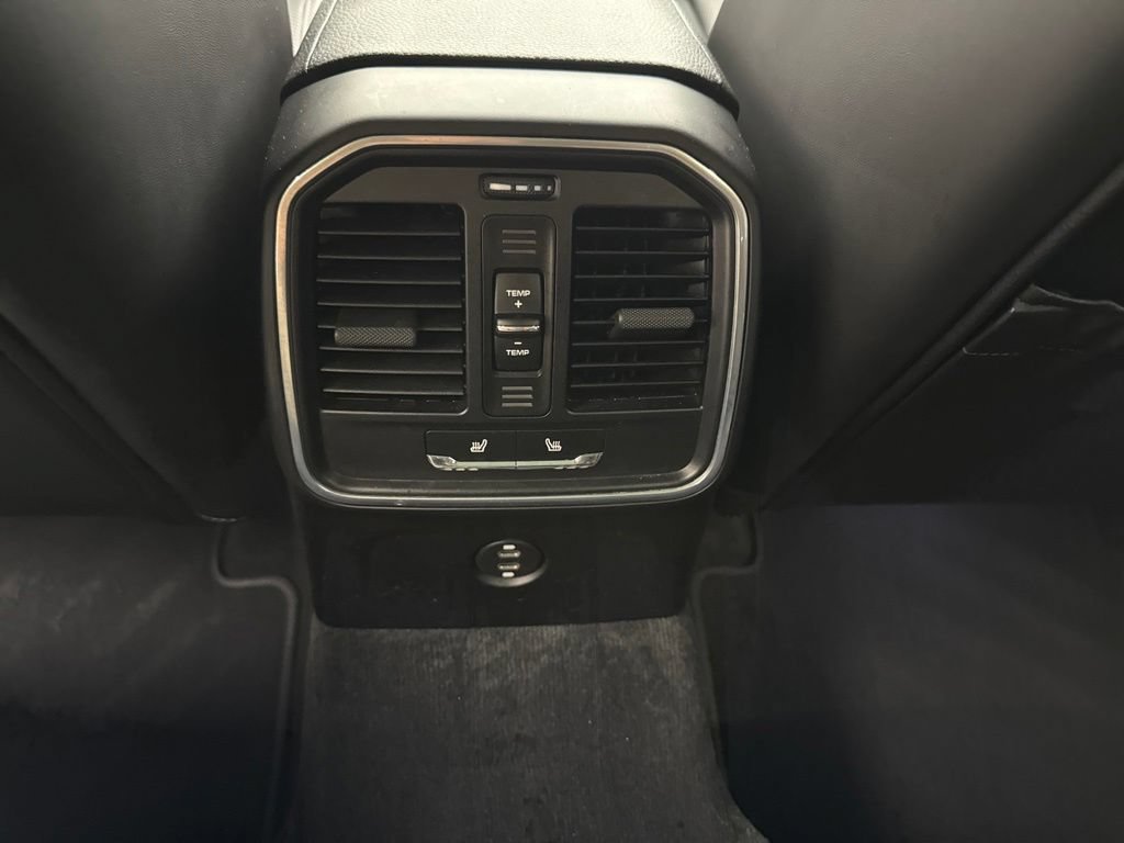 Certified 2024 Porsche Macan AWD/4WD image 30
