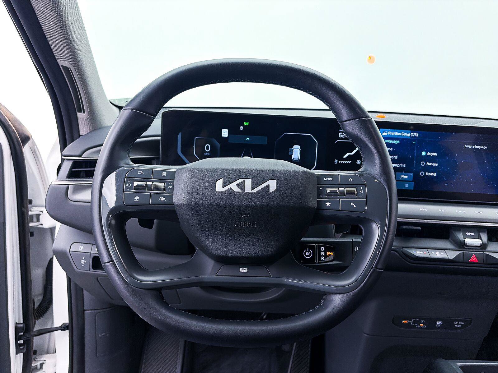 Used 2024 Kia EV9 Light Long Range RWD image 31