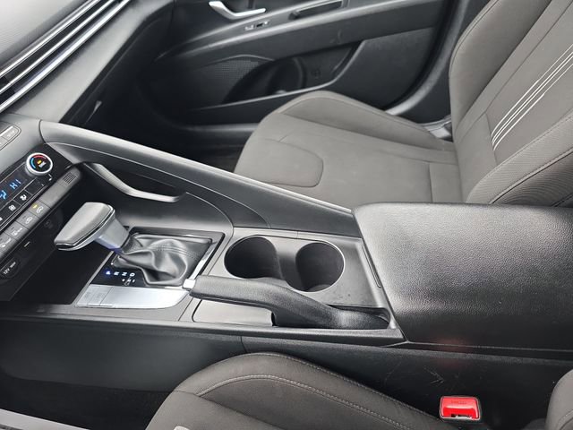 Used 2024 Hyundai Elantra SEL image 21