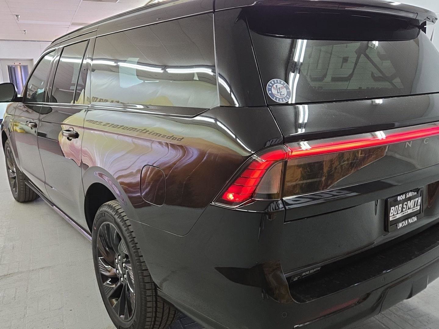 New 2026 Lincoln Navigator L Reserve w/ Jet Appearance Package image 4