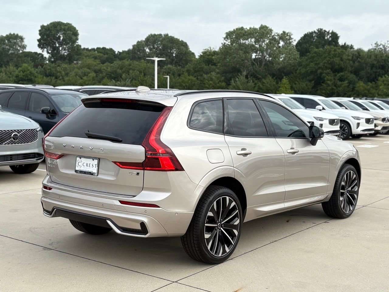 New 2026 Volvo XC60 B5 Ultra w/ Protection Package Premier image 4