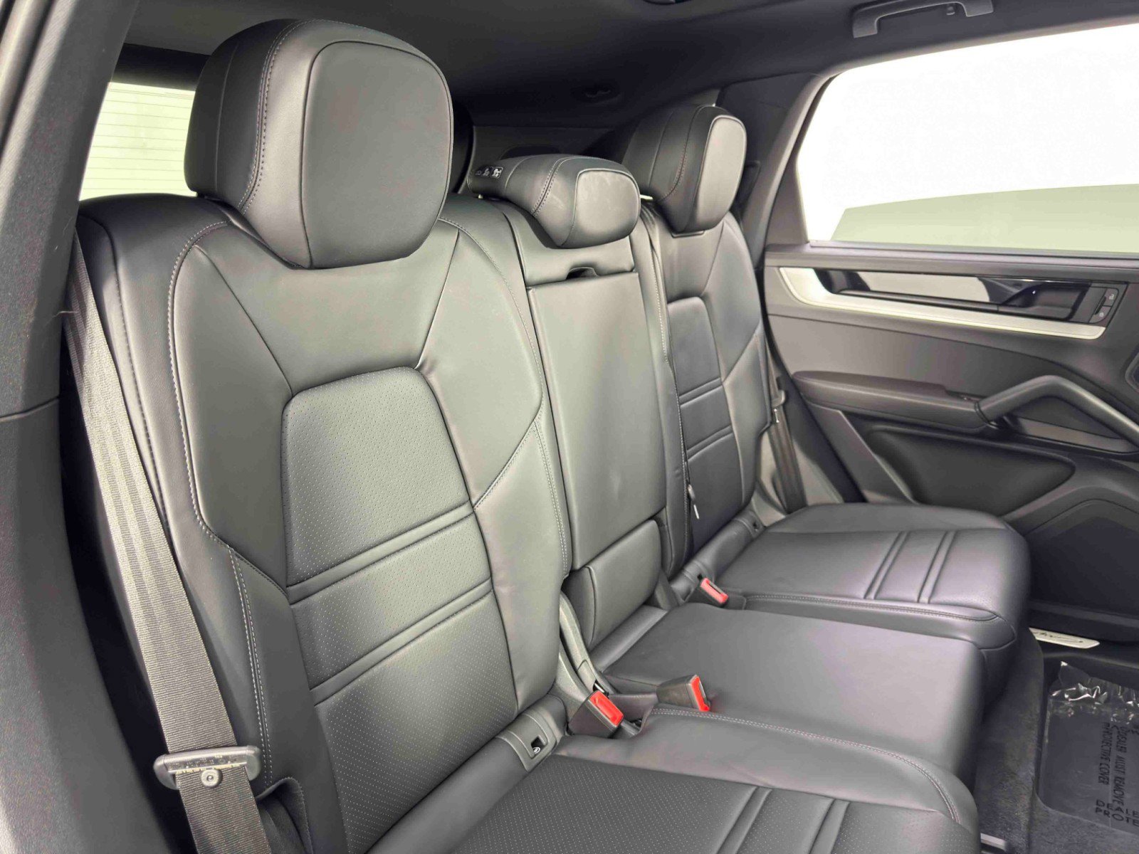 Used 2024 Porsche Cayenne w/ Premium Package image 42