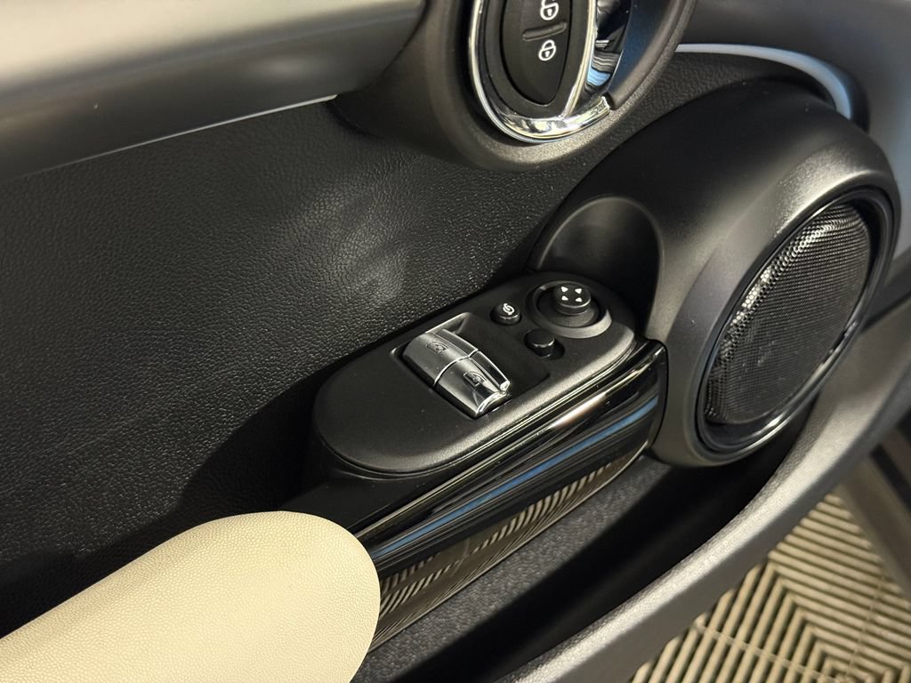 Certified 2024 MINI Cooper SE FWD image 22